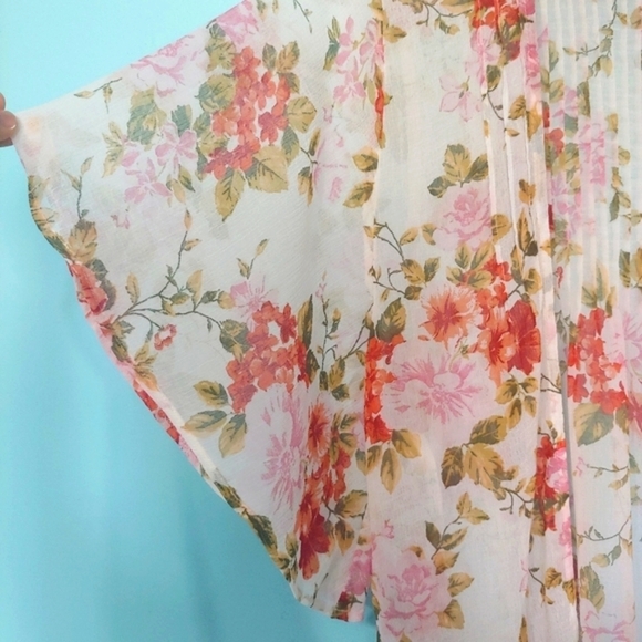 American Eagle Pintuck Kimono - Picture 6 of 10